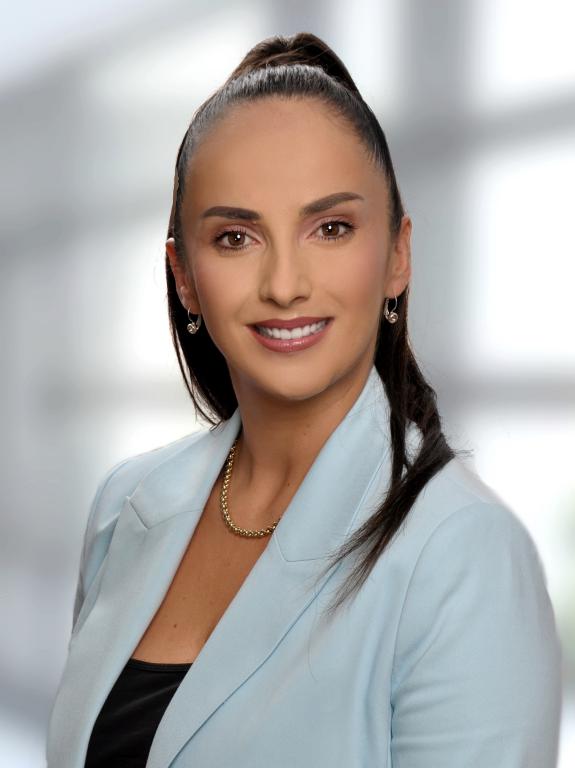 violeta-murati-thaci-team-makerminds